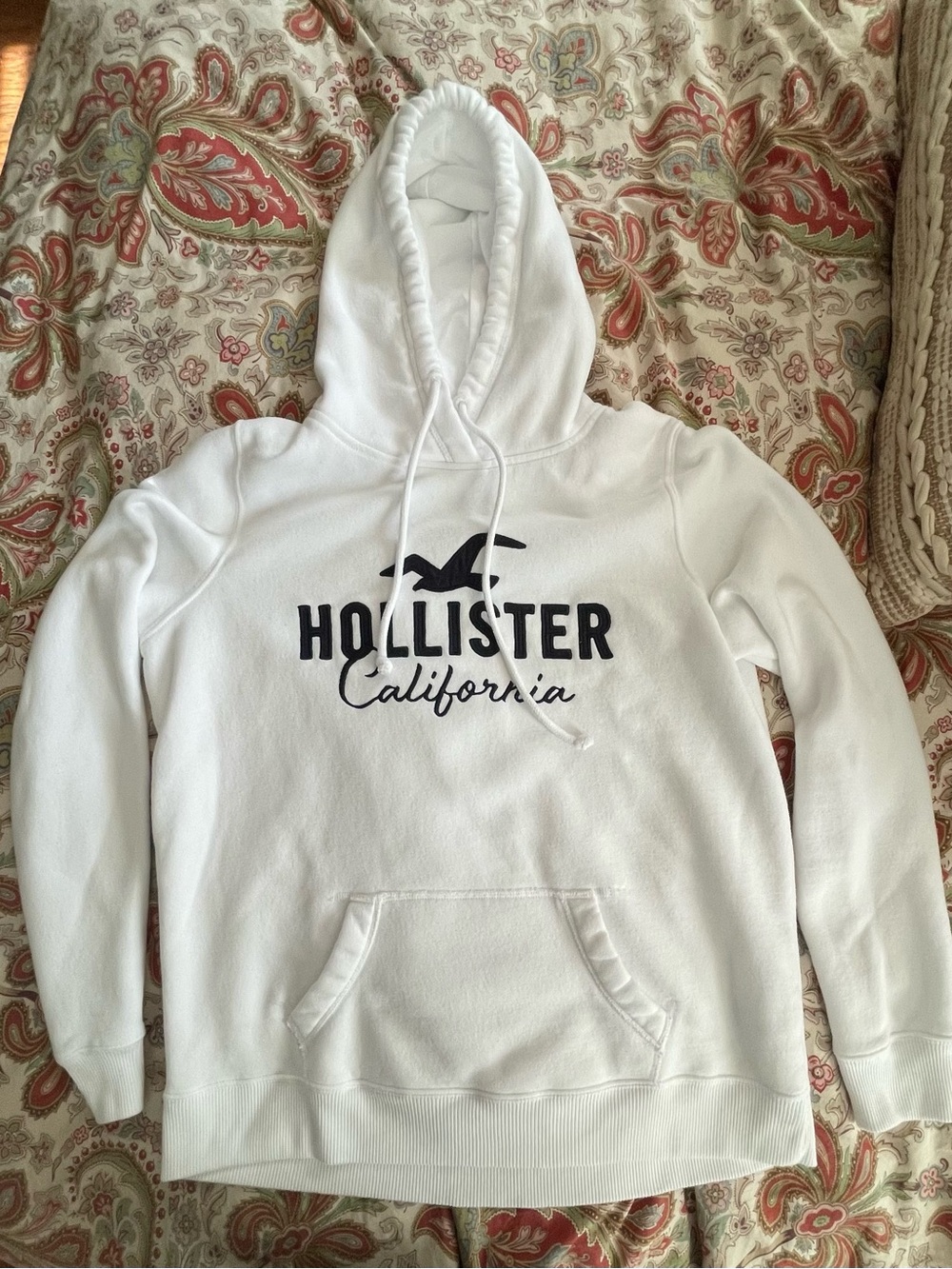Women’s Hollister White Regular Fit Hoodie Large EUC!!!!